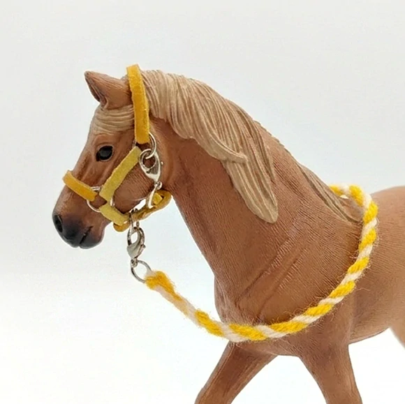 Ohlávka pro koně typu Schleich - žlutá okrová